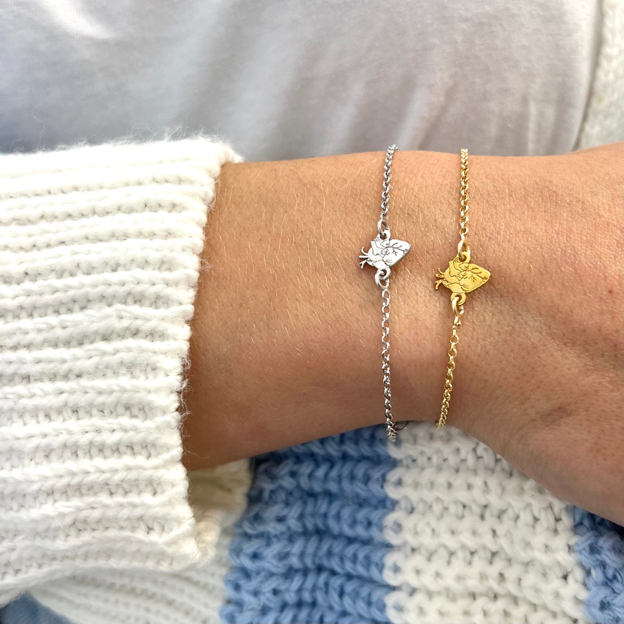 Bracciale con Cuore Anatomico - Micro🫀 – I Momenti d'Oro Bracciale con Cuore Anatomico - Micro🫀 – I Momenti d'Oro